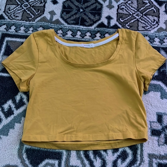 Yellow crop top size medium - Picture 2 of 5